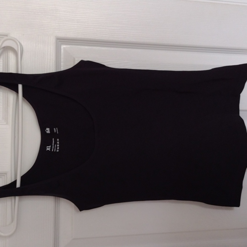 Empetua Black SCOOP NECK CAMI